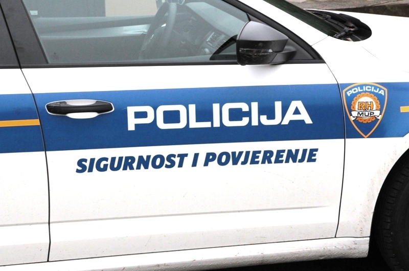 Udario u parkiranog "Fiata" i nastavio voziti