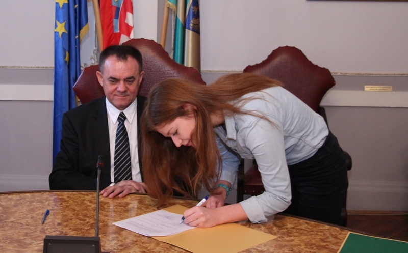 Ugovori za 25 novih stipendija