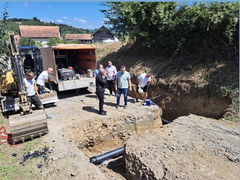 Veliko infrastrukturno ulaganje u Komušini: nakon vodovoda slijedi asfaltiranje ceste