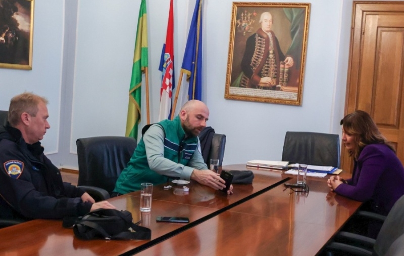 Vodeni val prolazi Požeštinom - Službe na terenu, tvrde stanje pod kontrolom