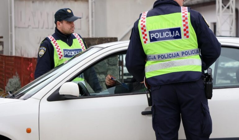Vozio bez vozačke dozvole i napustio mjesto prometne nesreće, odbio je i alkotest