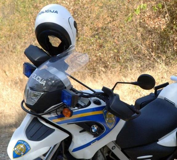 Zbog oduzimanja prednosti, pao s motocikla