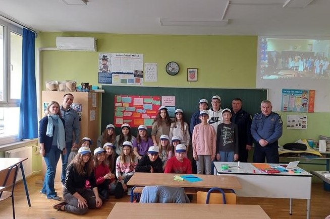 „Nacionalni dan borbe protiv vršnjačkog nasilja“, poznat i kao „Dan ružičastih majica“ u osnovnim školama