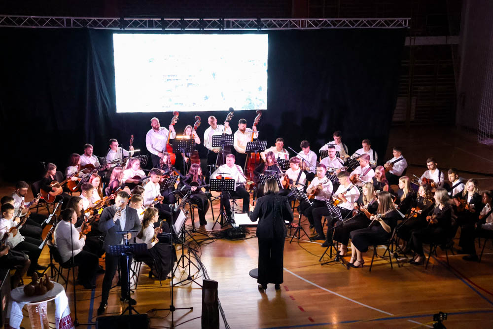Kaptolački tamburaški orkestar koncertom „Harmonija desetljeća” proslavio deset godina djelovanja