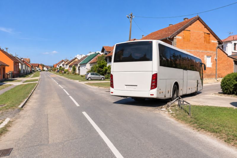 Autobusom udario u prometni znak u Požegi