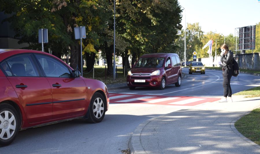 U Požegi se obnavlja prometna signalizacija: Pješački prijelazi dobivaju novu boju, najavljena i ograničenja brzine