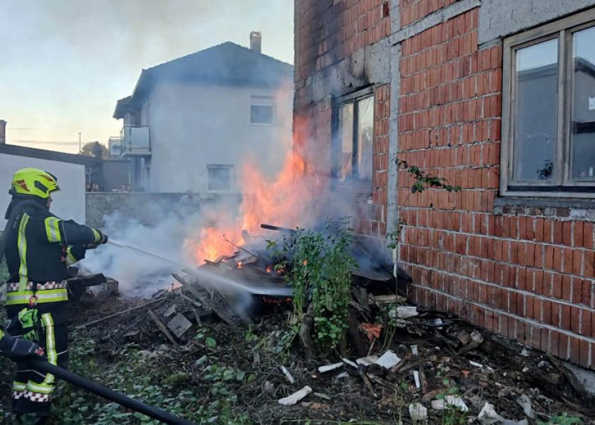 Dva požara u Požegi: Spaljivao granje pa vatra zahvatila kuću, u drugom slučaju zapalila se mast na štednjaku