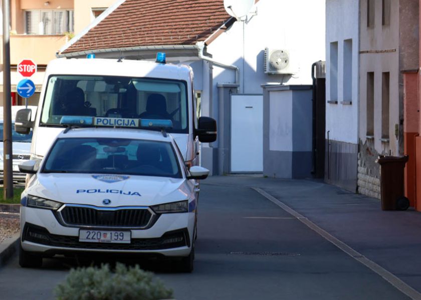 24-godišnjak sletio s ceste, udario u automobil i kuću pa pobjegao: Policija ga pronašla, bio pozitivan na amfetamin