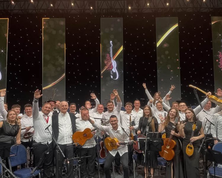 Članovi Kaptolačkog tamburaškog orkestra nastupili na jubilarnoj 20. Šokačkoj rapsodiji u Areni Zagreb