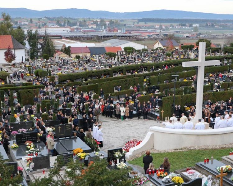 Biskup Ivo Martinović predvodit će misna slavlja povodom Svih svetih i Dušnog dana u Požegi