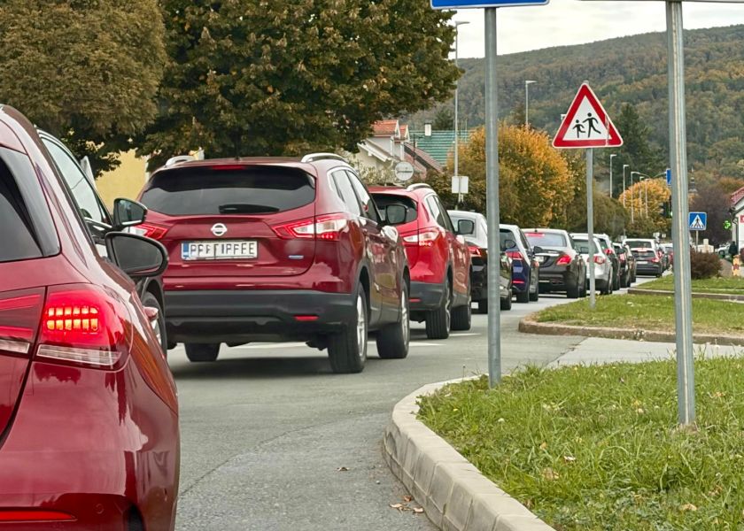 Uoči Svih svetih očekuje se pojačan promet: Policija poziva vozače i pješake na oprez