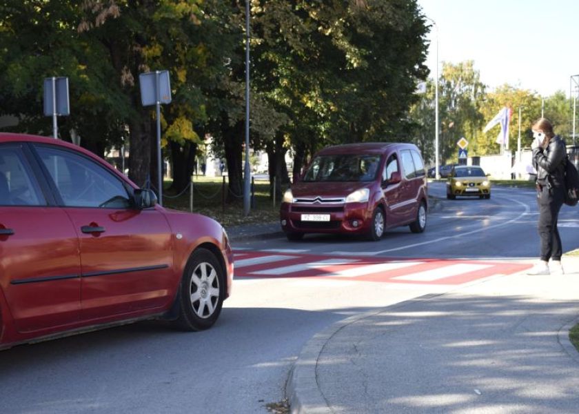 U Požegi se obnavlja prometna signalizacija: Pješački prijelazi dobivaju novu boju, najavljena i ograničenja brzine