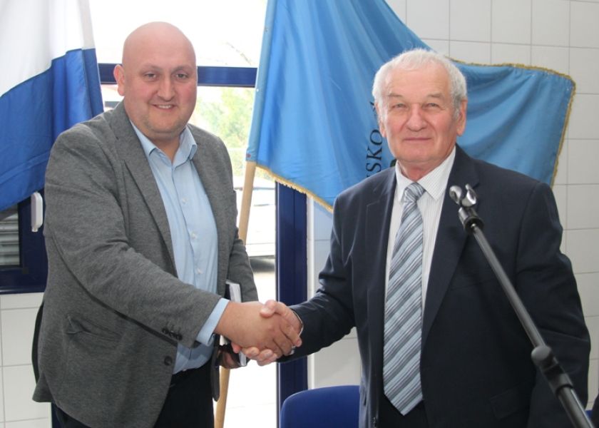 Izborna skupština Slavonsko baranjskog sindikata - Dugogodišnji predsjednik Dragutin Šmerda predao dužnost novom predsjedniku Mihaelu Protiću