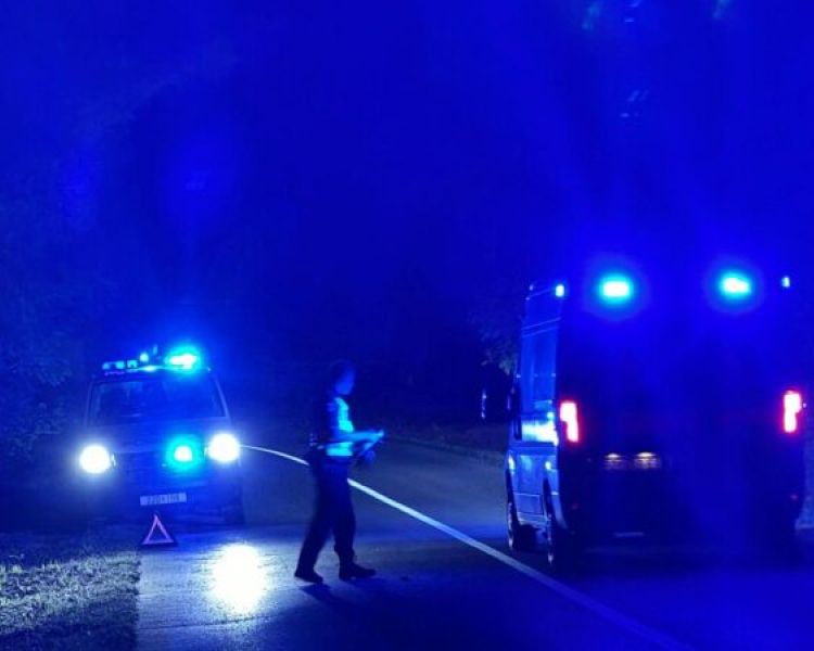 Uslijed neprilagođene brzine izgubio nadzor nad vozilom koje je odbačeno, rotiralo se u zraku te se prevrnulo na krov