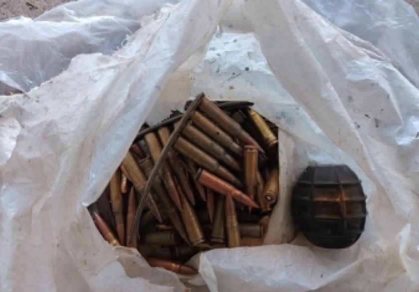 Tri pronalaska i dragovoljne predaje ručne bombe, puške i streljiva Jakšiću, Lipiku i Pakracu