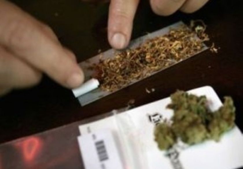 Rano jutros u Požegi zatečen 18-godišnjak bez osobne iskaznice ali u posjedu cannabis marihuane