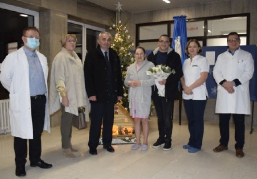 Prvorođena Požežanka je djevojčica Marta Hrvojević koja je stigla 2. siječnja 2026. godine - prve darove dobila od gradonačelnika Miličevića