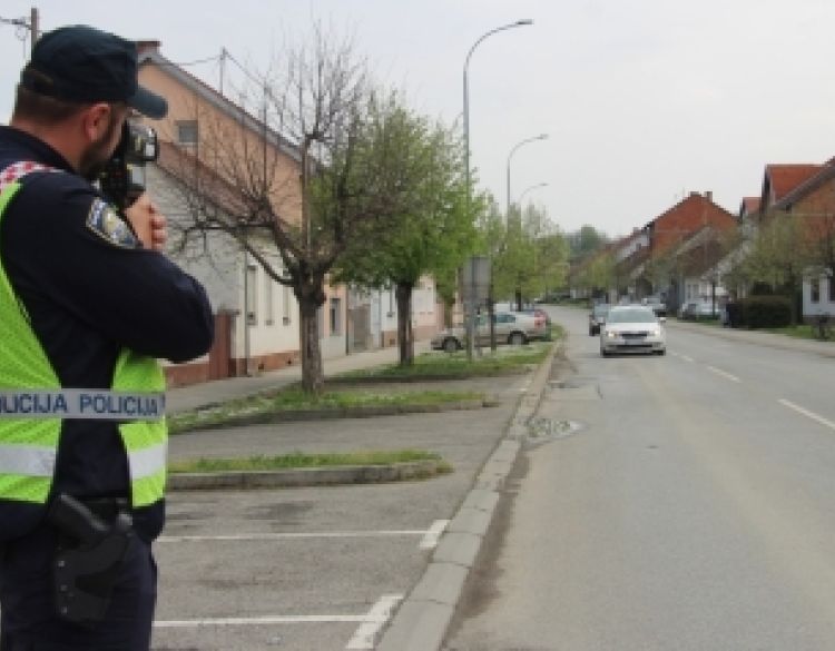 Pojačane mjera kontrola u prometu za vikend bilježe 105 prekršaja - čak 73 vozača nisu poštivali brzinu kretanja vozila