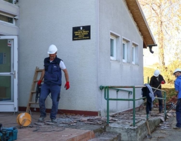 U tijeku je projekt Energetska obnova Područne škole Prekopakra i izgradnja manje sportske dvorane uz školu