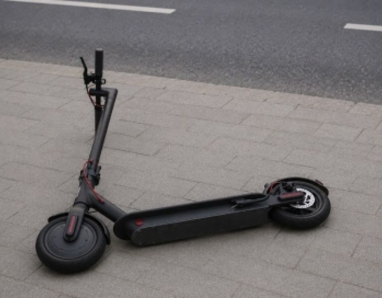 Sudar automobila i električnog romobila u Požegi: Vozač kažnjen na mjestu
