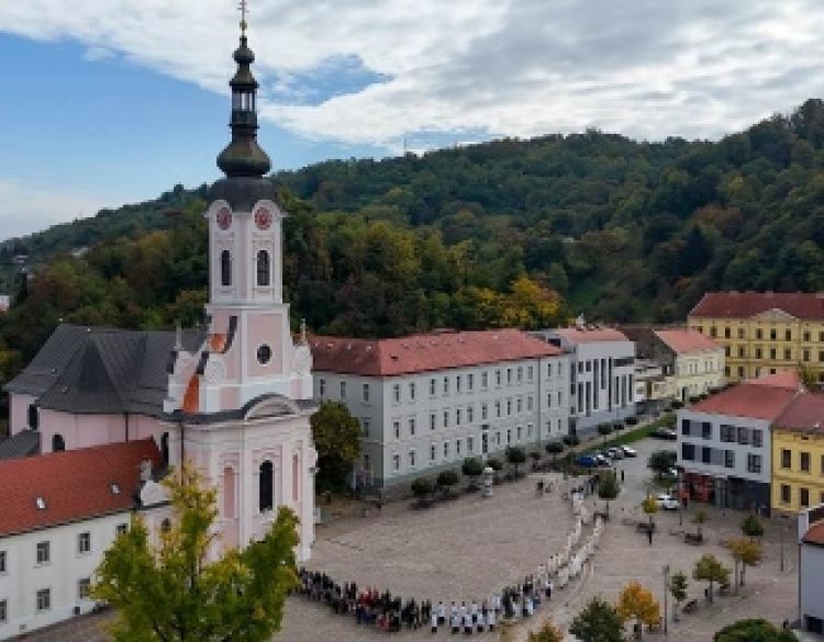 Svetkovina sv. Terezije Avilske, zaštitnice grada Požege i požeške katedrale proslavljena procesijom i euharistijskim slavljem