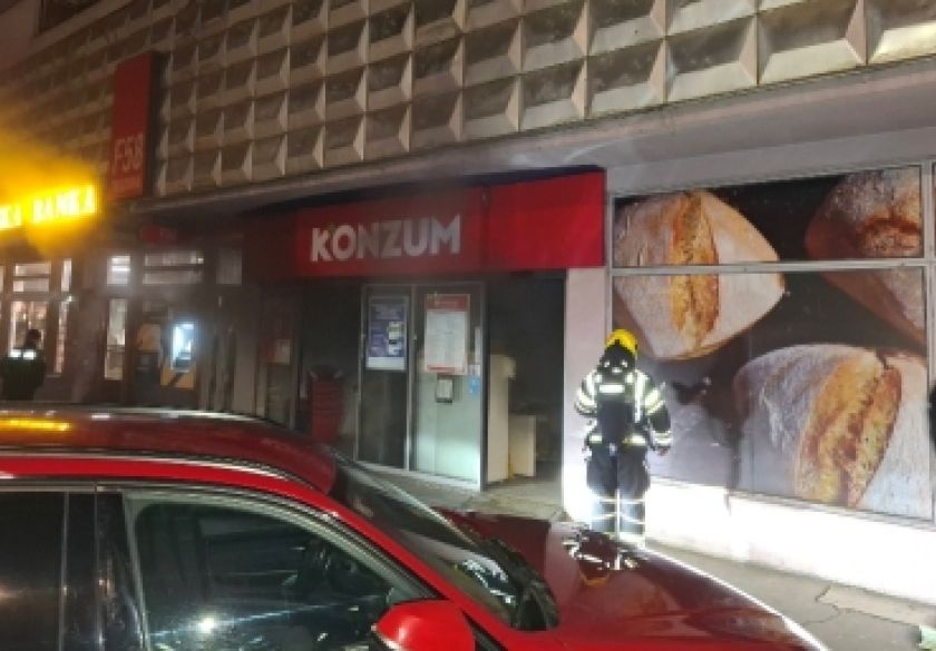 Došlo je do požara u Ulici Kamenita vrata u trgovini 