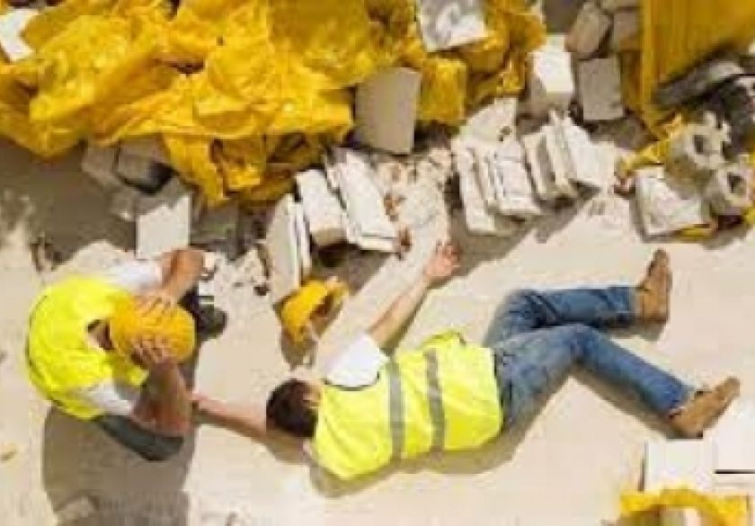 Teško ozlijeđen 53-godišnjak na gradilištu u Kuzmici kad ga je zatrpao odron zemlje i asfalt u iskopanom zemljanom kanalu