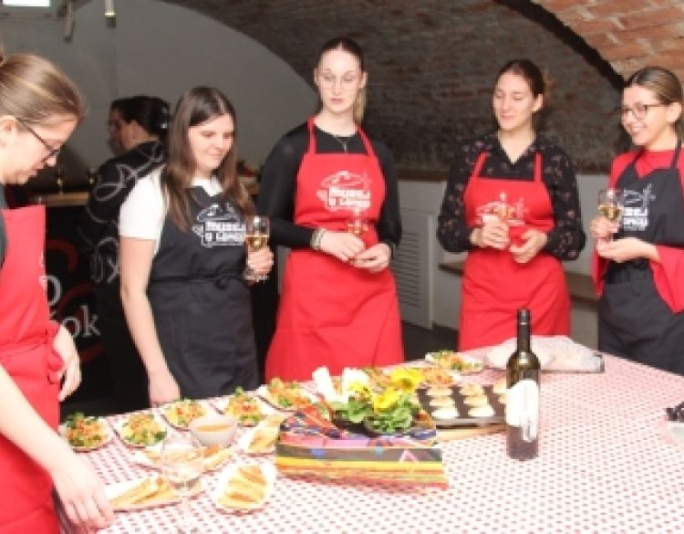 Požeška kuća i Muzej u loncu uz Dan žena spojili strast i užitak pripreme jela - kuhale studentice Fakulteta turizma i ruralnog razvoja