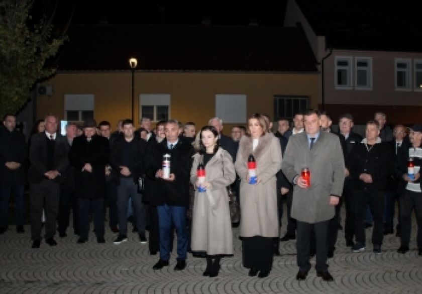 Predsjedništvo i članovi HDZ-a odali počast i obilježili 26. obljetnicu smrti prvog hrvatskog predsjednika dr. sc. Franje Tuđmana