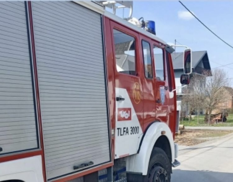 Požar izbio u obiteljskoj kući u Frkljevcima