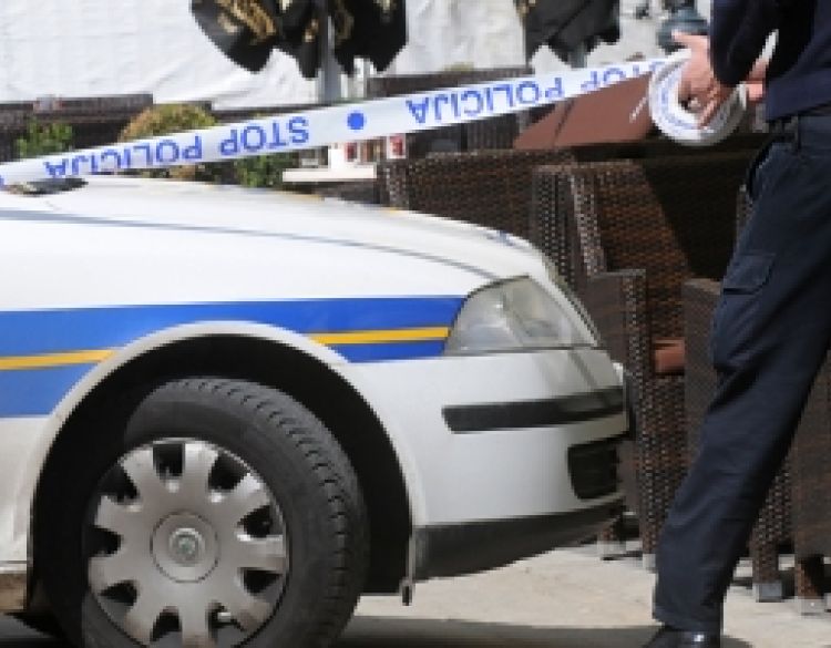 Jedan bijeg vozača s prometne u Požegi a policijski službenik sa službenim vozilom prilikom uključivanja u promet udario u zid