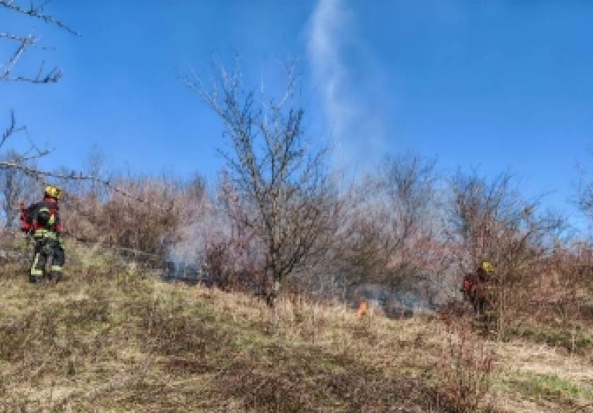 Unatoč zabranama svima je najlakše otpad zapaliti - 56-godišnjak u voćnjaku spaljivao grane i otpad a uslijed vjetra požar se proširio