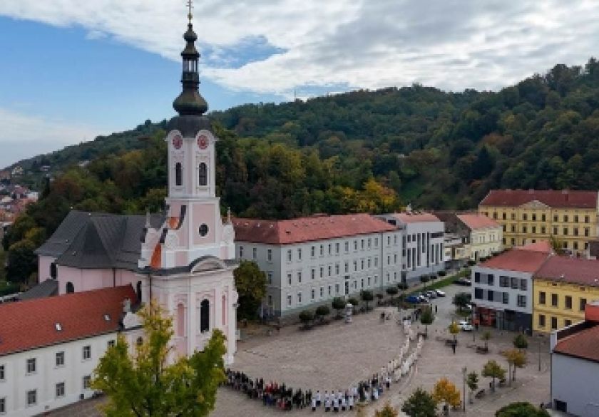 Svetkovina sv. Terezije Avilske, zaštitnice grada Požege i požeške katedrale proslavljena procesijom i euharistijskim slavljem
