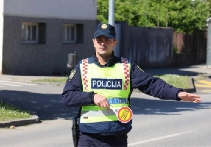 Ovog produženog blagdanskog vikenda pojačane kontrole u prometu bilježe 72 prekršaja - ima i rekordera u alkoholu i brzini