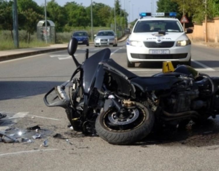 Dvije prometne nesreće a u onoj u požeškoj Osječkoj ulici 16-godišnjak s motociklom udario u zadnji kraj zaustavljenog automobila