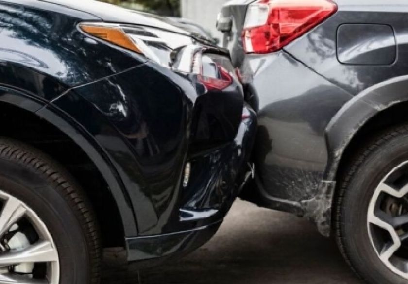 4 prometne nesreće, 1 bijeg vozača a u Kaptolu 27-godišnja vozačica na parkiralištu udarila u automobil 45-godišnjakinje