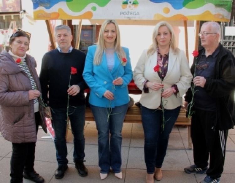 Gradski odbor SDP-a Požega obilježio uz karanfile Međunarodni dan žena - Ravnopravnost je pravo, ne privilegij