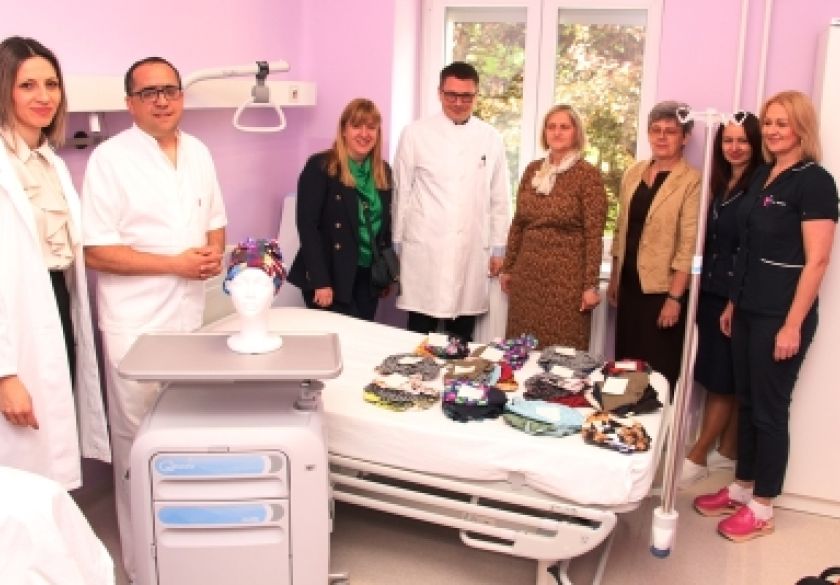 Obrtnička škola Požega izradila a Liga protiv raka donirala marame i turbane za onkološke pacijentice Dnevne bolnice OŽB Požega