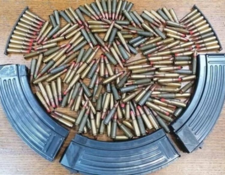 23-godišnjakinja prilikom čišćenja pronašla i dragovoljno predala spremnik i streljivo za automatsku pušku