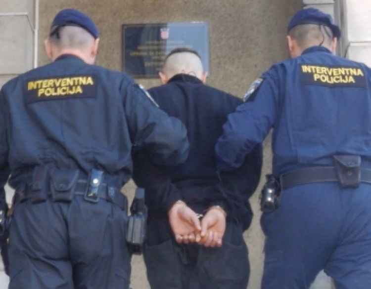 Višestruki prekršitelj 28 godina opet vozio bez dokumenata - uhićen je i privremeno mu oduzeto vozilo