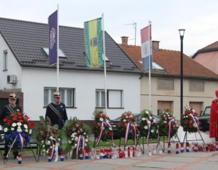 Polaganjem vijenaca odana počast uz Dana sjećanja na žrtve Domovinskog rata i Dana sjećanja na žrtvu Vukovara i Škabrnje