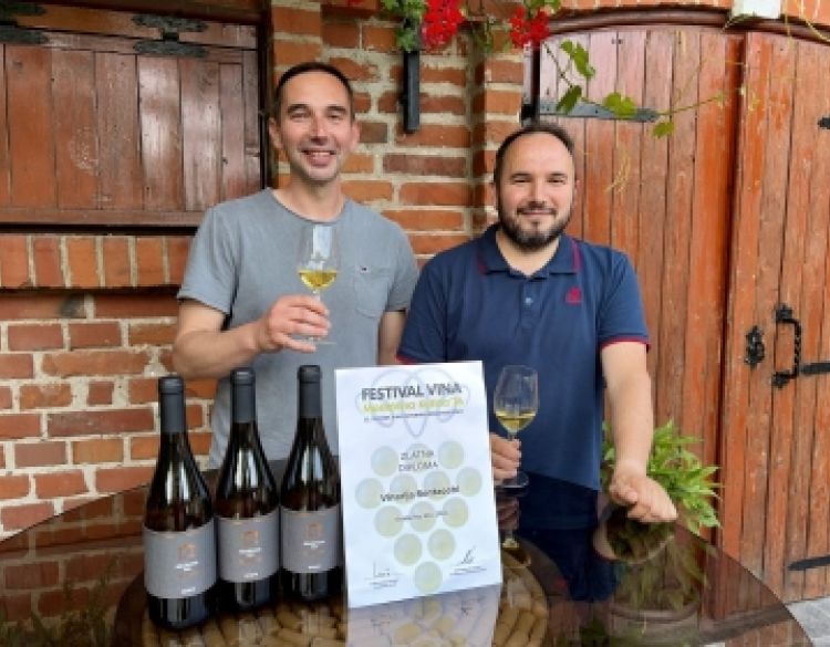 Vinarija Sontacchi osvojila zlato na Festivalu MoslaVina za eko graševinu 2024.