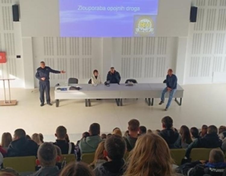 U povodu „Mjeseca borbe protiv ovisnosti“ u Poljoprivrednoj školi u Požegi održano predavanje „Prevencija ovisnosti i suzbijanja ovisnosti kod mladih“