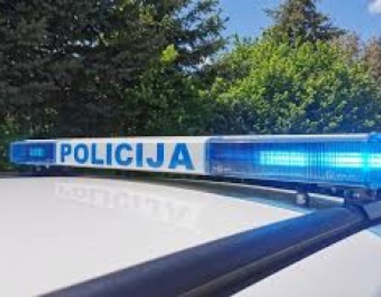 U posljednja 24 sata dogodile su se dvije prometne nesreće u Velikoj i Požegi u Dubrovačkoj ulici s koje je vozač pobjegao