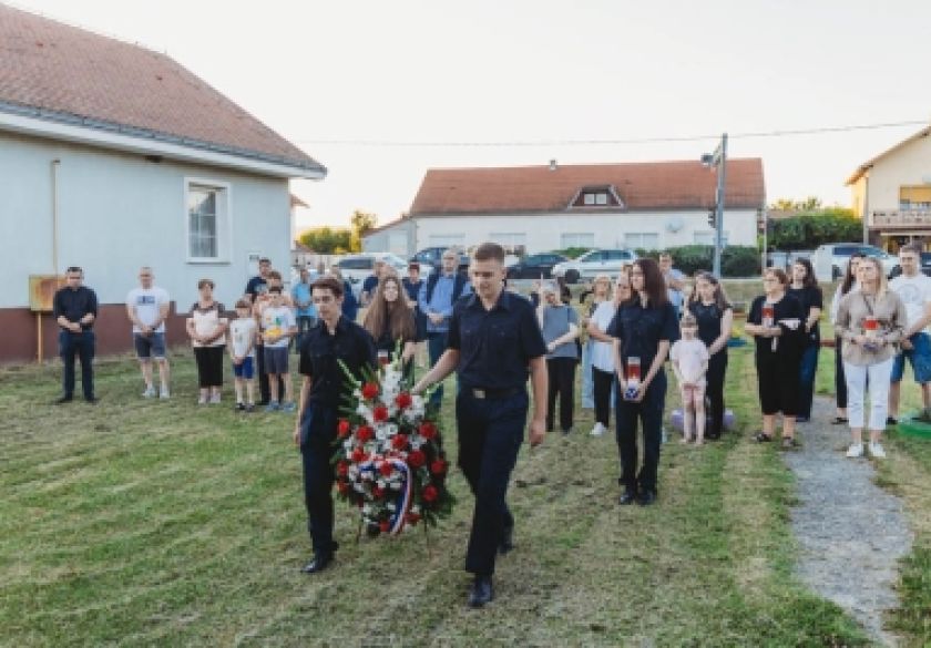 Bekteške ljetne noći započele odavanjem počasti hrvatskom branitelju Draganu Jajiću