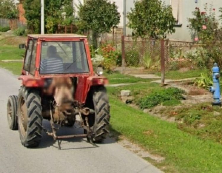 Vozač traktora pod utjecajem alkohola od 2,54 promila skrivio prometnu nesreću