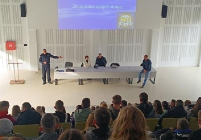 U povodu „Mjeseca borbe protiv ovisnosti“ u Poljoprivrednoj školi u Požegi održano predavanje „Prevencija ovisnosti i suzbijanja ovisnosti kod mladih“