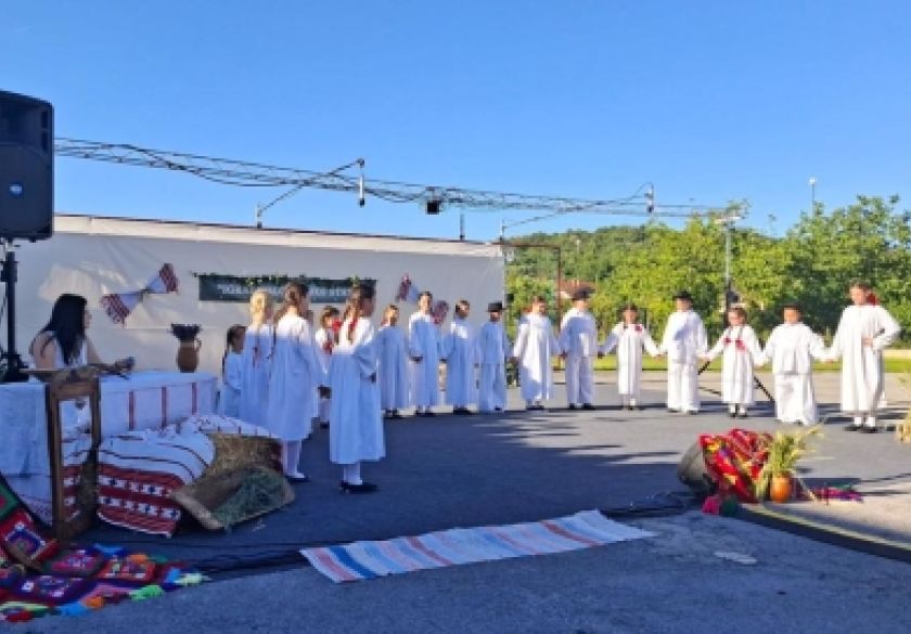 U Kutjevu po prvi puta održana smotra folklora „Igraj kolo, nemoj stati“