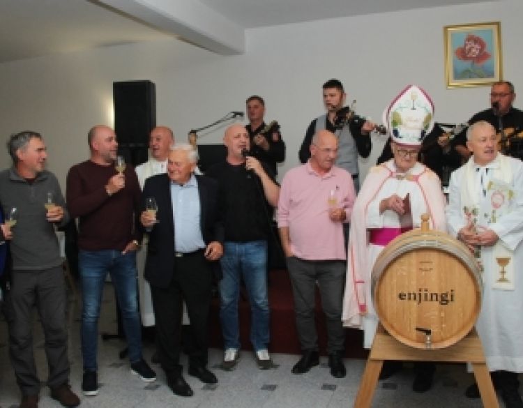 Tradicionalna proslava Martinja kod Ive Enjingija uz krštenje mošta, vinskog kardinala i tamburaše uvijek je prava vinska fešta uz novitete u vinima