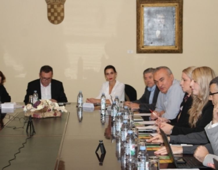 Na 5. Sjednici Gradskog vijeća grada Požega Gradski vijećnici izglasali su smanjenje broja ustrojstvenih jedinica na četiri i tri upravna odjela